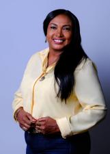 Fotografia oficial de LENI REIS